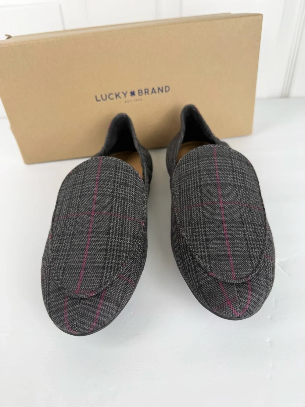 NIB Lucky Brand Charcoal Plaid Loafers with Burgundy Stripe 9 M